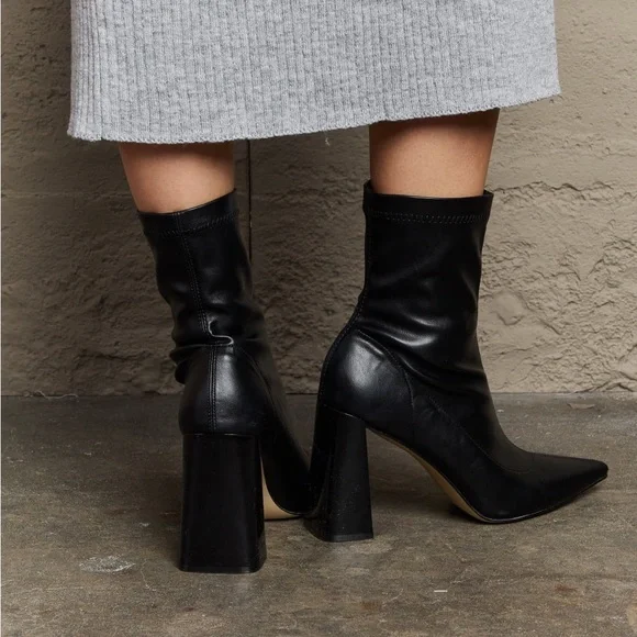 NEW Stacy Retro 90s Style Pointed Toe Chunky Heel Ankle Boots in Black - Picture 3 of 4